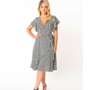 NWOT Unique Vintage 1960s Black & White Houndstooth Print Luella Wrap Dress
